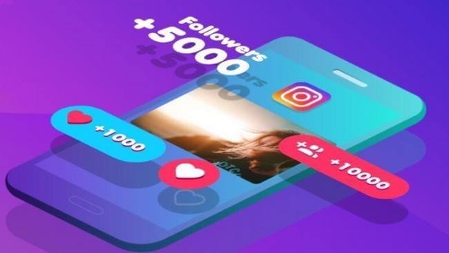 Celular mostrando aumento no número de seguidores no Instagram