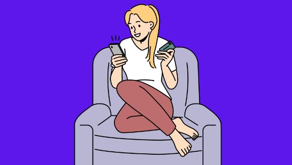 desenho de mulher loira sentada e mexendo no celular