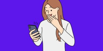 desenho de mulher surpresa olhando celular